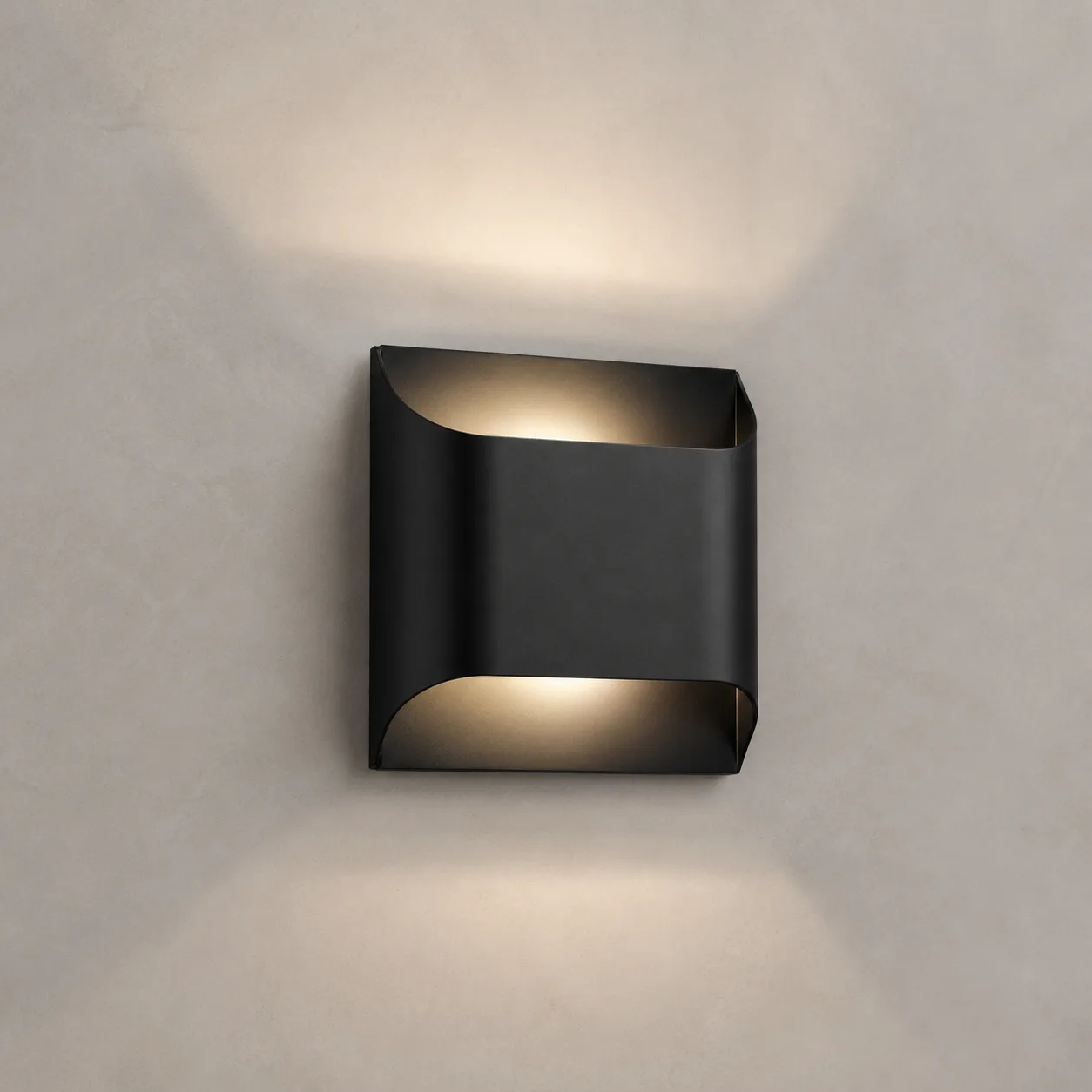 Curved Noir Metal Wall Sconce image 5