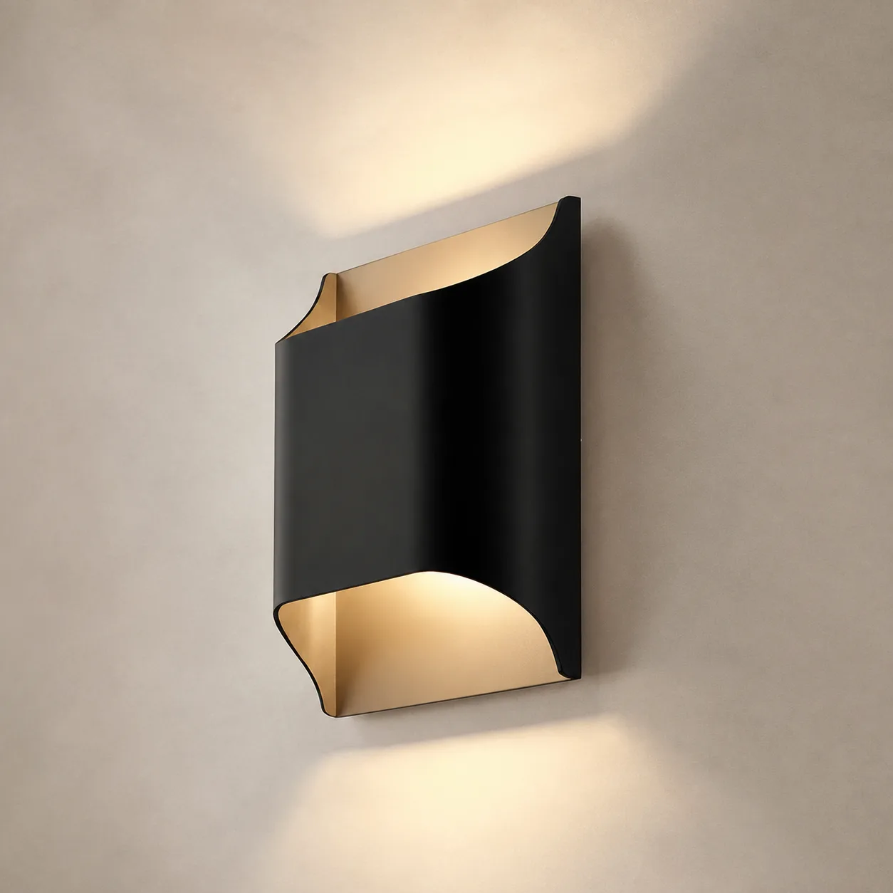 Curved Noir Metal Wall Sconce image 4