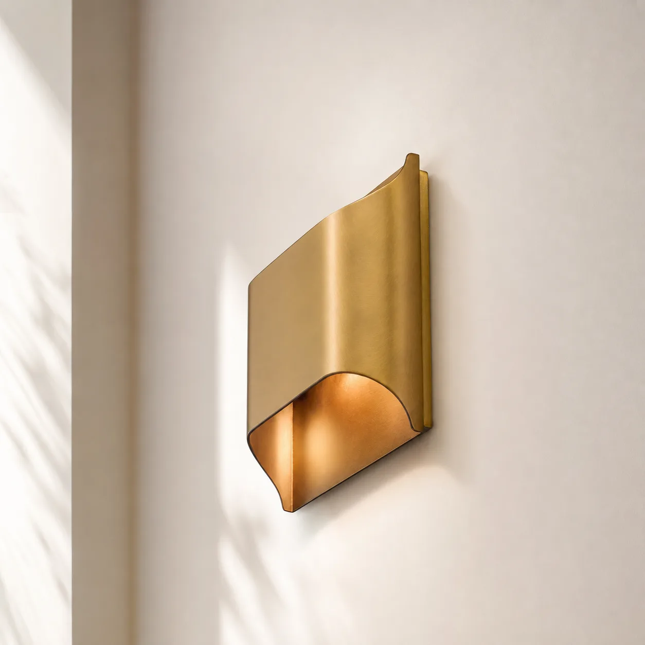 Gilded Curved Metal Wall Sconce image 5