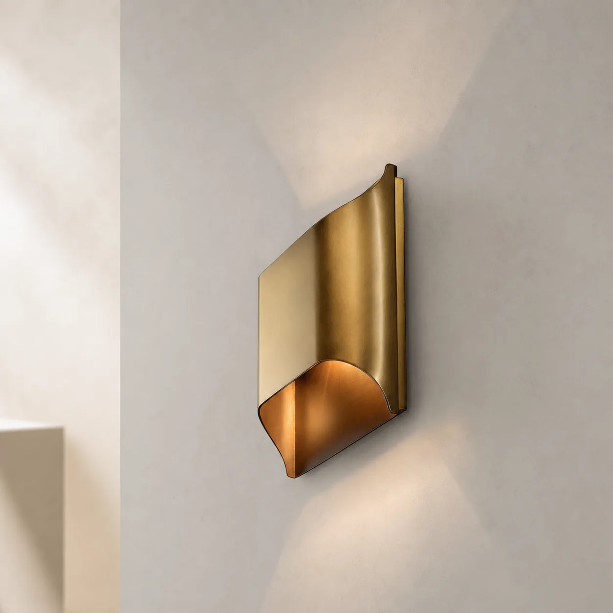 Gilded Curved Metal Wall Sconce image 2