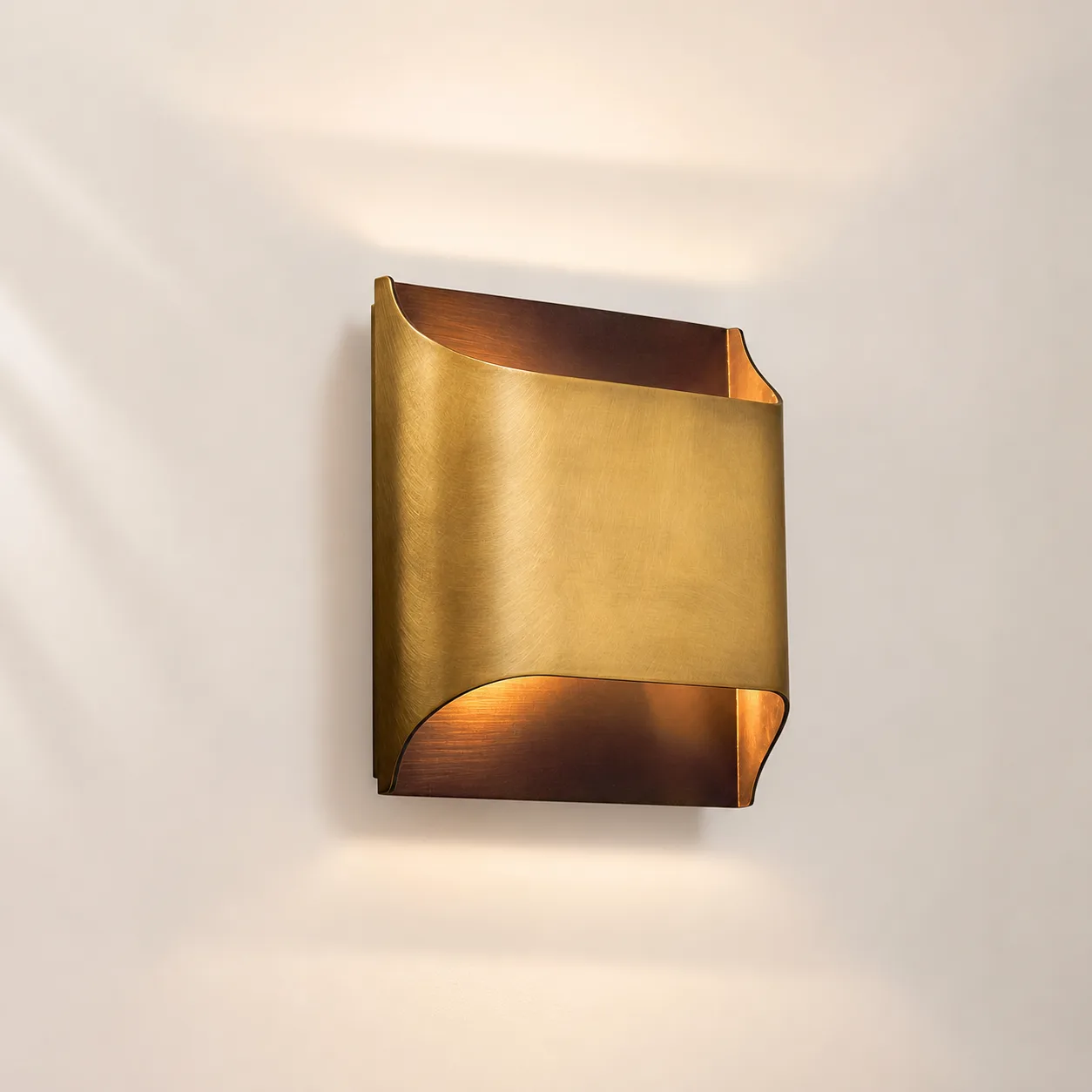 Gilded Curved Metal Wall Sconce image 4
