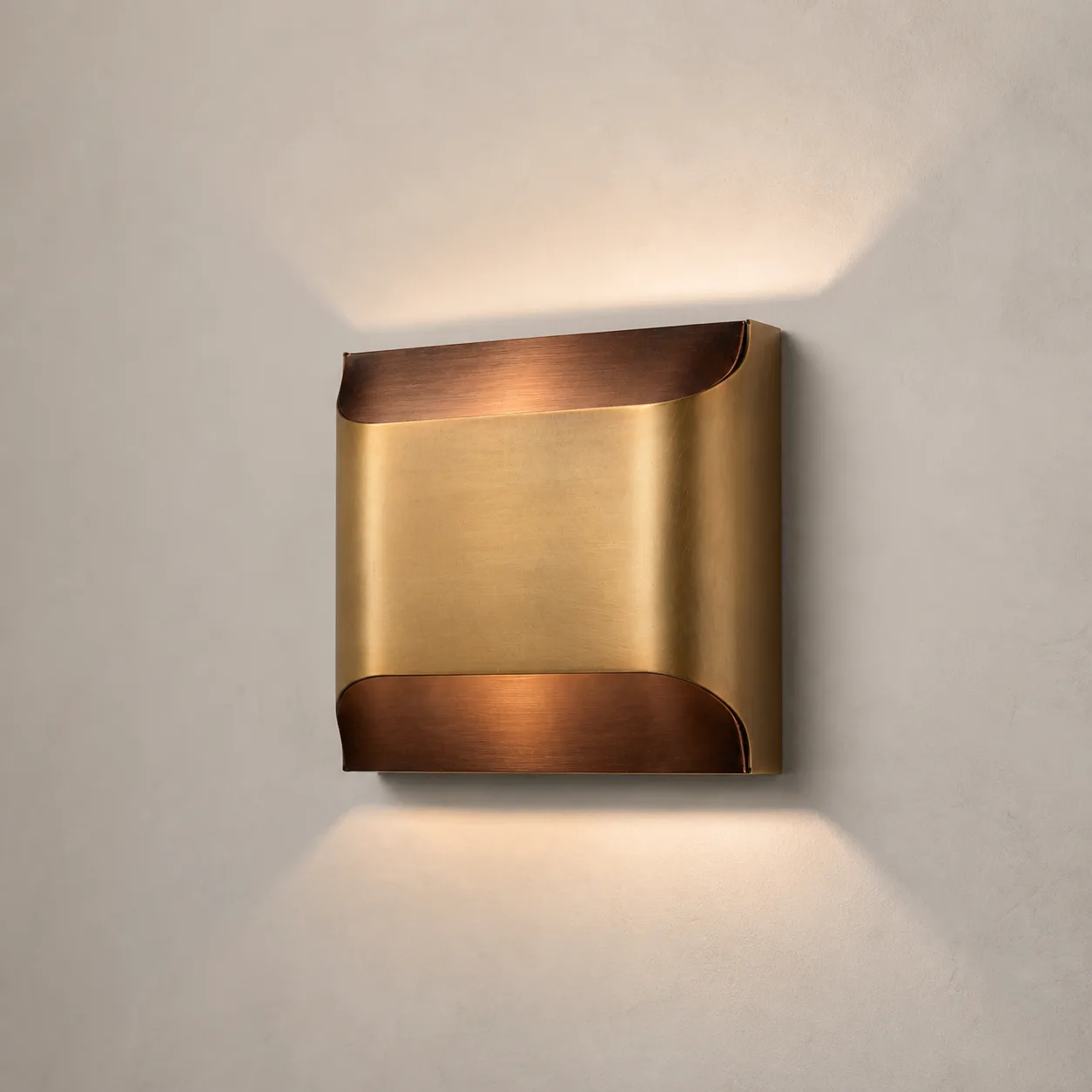 Gilded Curved Metal Wall Sconce image 3