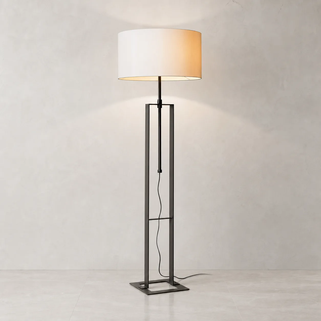 Linear Black Metal Floor Lamp image 4