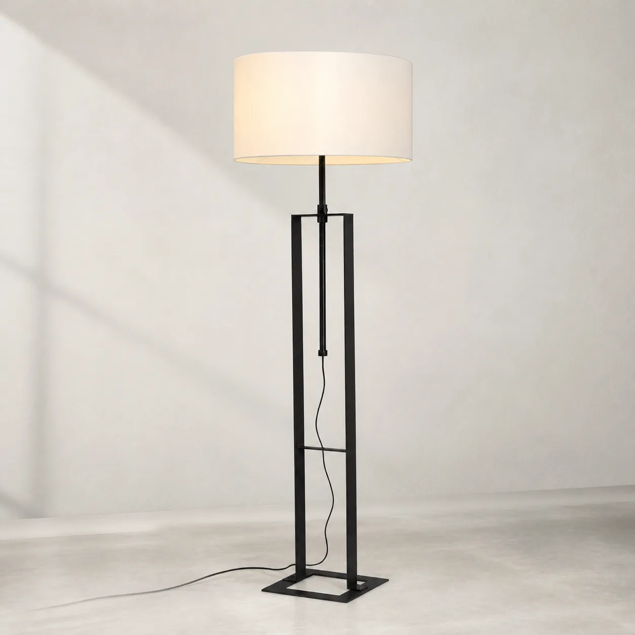 Linear Black Metal Floor Lamp image 2