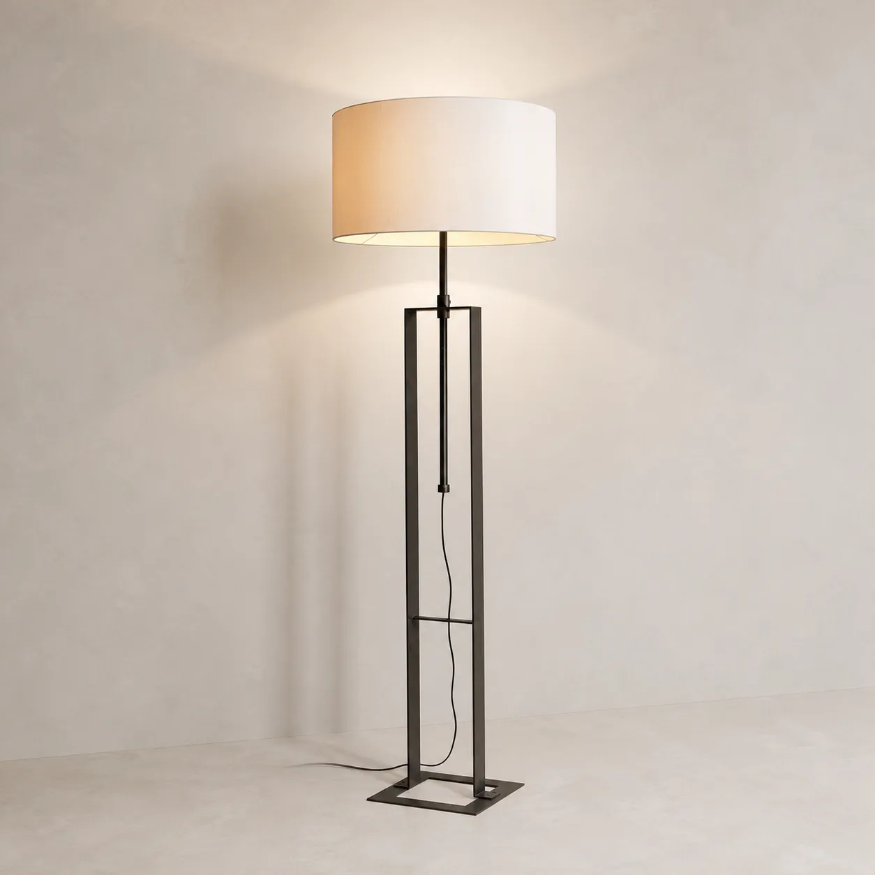 Linear Black Metal Floor Lamp image 5